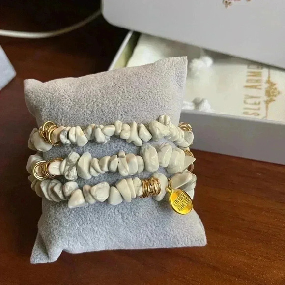 Kinsley Armelle pepper cluster bracelet - Picture 2 of 3